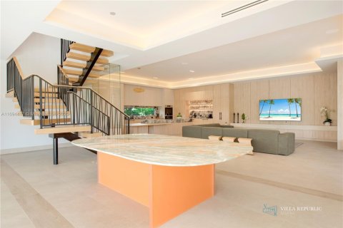 House in Miami, Florida 7 bedrooms, 458.1 sq.m. № 1445575 - photo 18