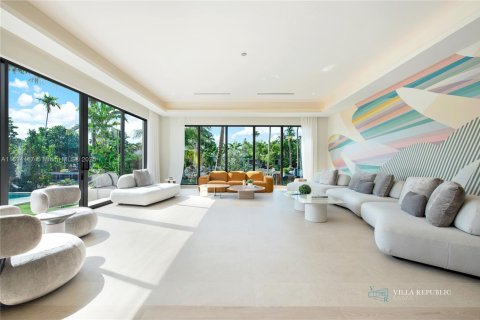 House in Miami, Florida 7 bedrooms, 458.1 sq.m. № 1445575 - photo 6
