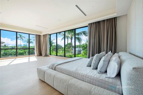 House in Miami, Florida 7 bedrooms, 458.1 sq.m. № 1445575 - photo 27