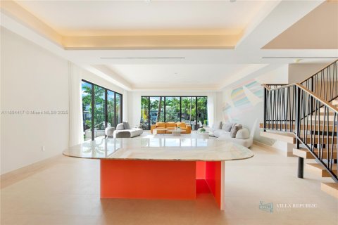 House in Miami, Florida 7 bedrooms, 458.1 sq.m. № 1445575 - photo 17