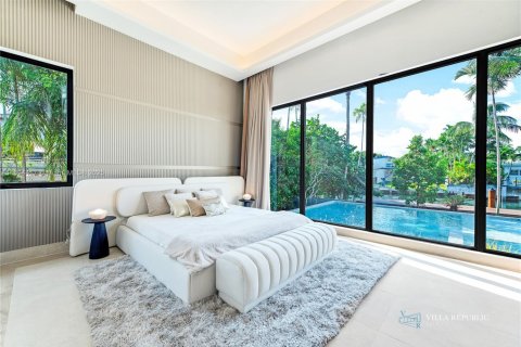 House in Miami, Florida 7 bedrooms, 458.1 sq.m. № 1445575 - photo 30