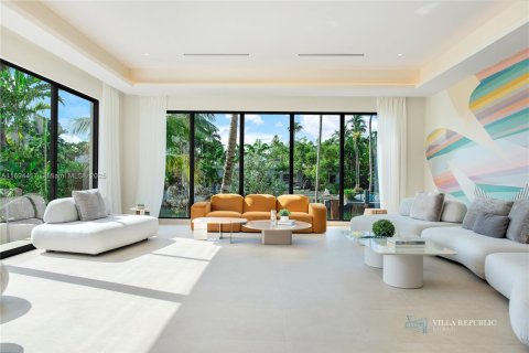 House in Miami, Florida 7 bedrooms, 458.1 sq.m. № 1445575 - photo 7