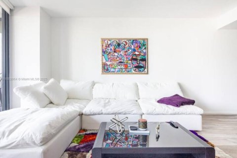 Condo in Miami, Florida, 1 bedroom  № 1945706 - photo 8
