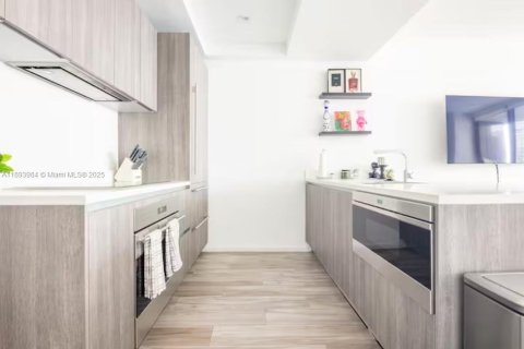 Condo in Miami, Florida, 1 bedroom  № 1945706 - photo 6
