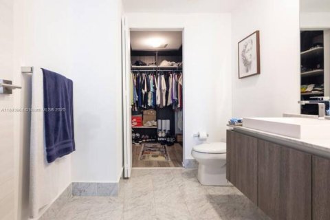 Condo in Miami, Florida, 1 bedroom  № 1945706 - photo 15