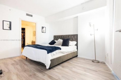 Condo in Miami, Florida, 1 bedroom  № 1945706 - photo 9