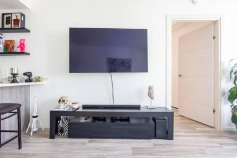 Condo in Miami, Florida, 1 bedroom  № 1945706 - photo 4