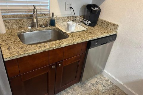 Condo in Tampa, Florida, 1 bedroom  № 2096987 - photo 6