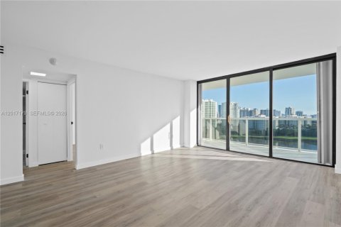 Condo in Aventura, Florida, 2 bedrooms № 2247525 - photo 22