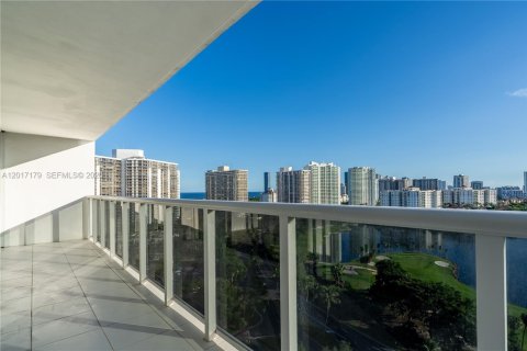 Condo in Aventura, Florida, 2 bedrooms № 2247525 - photo 23