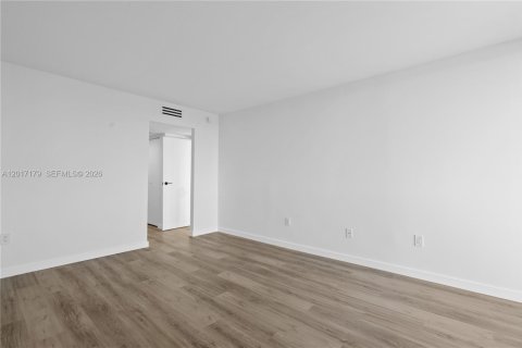 Condo in Aventura, Florida, 2 bedrooms № 2247525 - photo 25