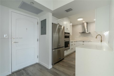 Condo in Aventura, Florida, 2 bedrooms № 2247525 - photo 14