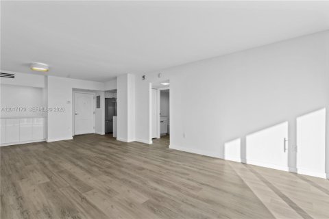 Condo in Aventura, Florida, 2 bedrooms № 2247525 - photo 17