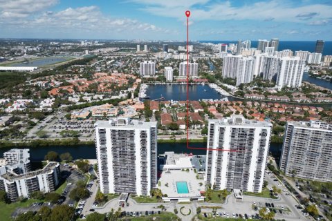 Condo in Aventura, Florida, 2 bedrooms № 2247525 - photo 2