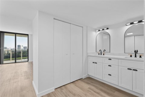 Condo in Aventura, Florida, 2 bedrooms № 2247525 - photo 29
