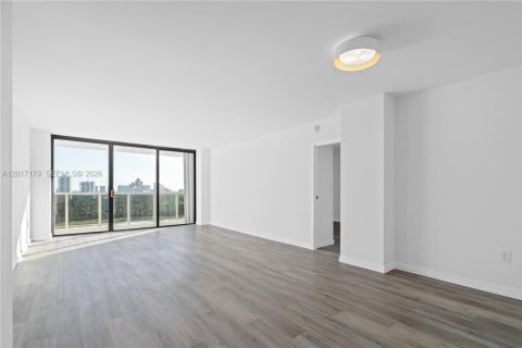 Condo in Aventura, Florida, 2 bedrooms № 2247525 - photo 15