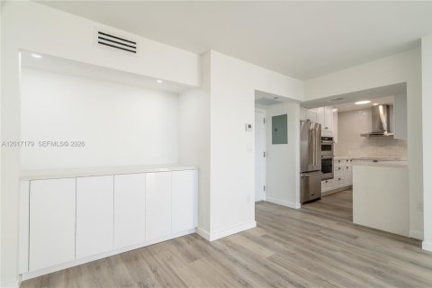 Condo in Aventura, Florida, 2 bedrooms № 2247525 - photo 18