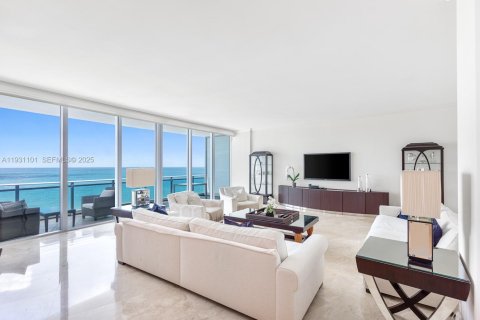 Condominio en venta en Bal Harbour, Florida, 3 dormitorios, 288.46 m2 № 2035615 - foto 20