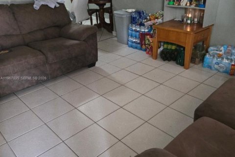 Commercial property in Pompano Beach, Florida 251.58 sq.m. № 2030791 - photo 3