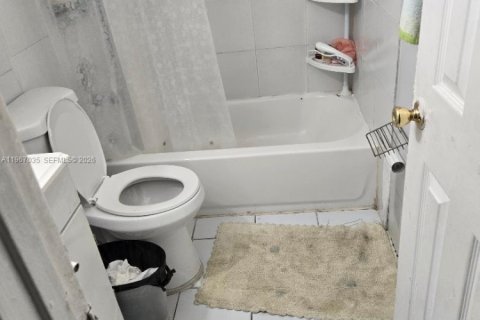 Commercial property in Pompano Beach, Florida 251.58 sq.m. № 2030791 - photo 5