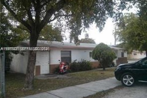 Commercial property in Pompano Beach, Florida 251.58 sq.m. № 2030791