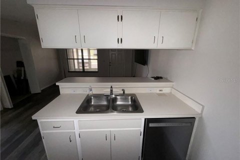 Condo in Crystal River, Florida, 2 bedrooms № 2143260 - photo 10