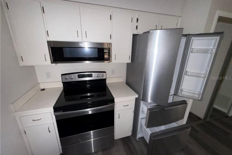 Condo in Crystal River, Florida, 2 bedrooms № 2143260 - photo 11