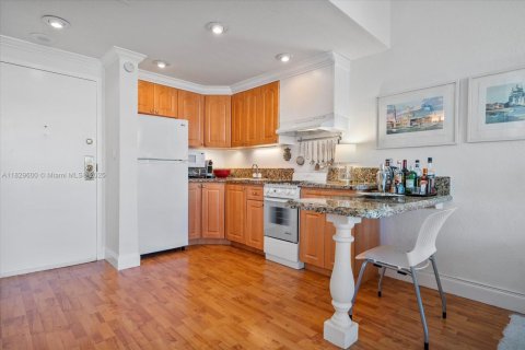 Condo in Coral Gables, Florida  № 1804544 - photo 8