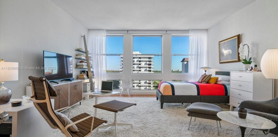Studio in the Condo in Coral Gables, Florida  № 1804544