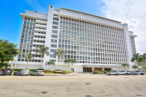 Condo in Coral Gables, Florida  № 1804544 - photo 17