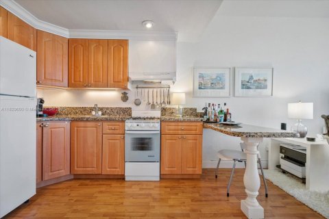 Condo in Coral Gables, Florida  № 1804544 - photo 9