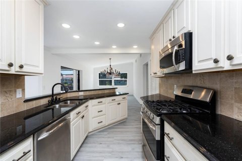Villa ou maison à vendre à Port Charlotte, Floride: 3 chambres, 171.78 m2 № 1651165 - photo 11