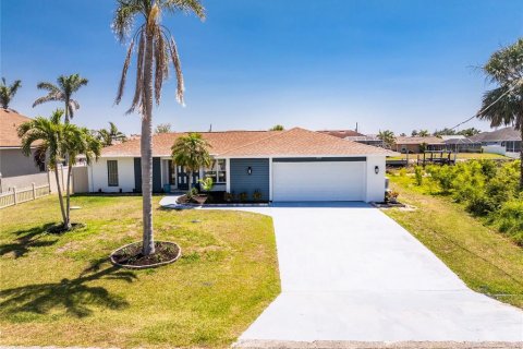 Villa ou maison à vendre à Port Charlotte, Floride: 3 chambres, 171.78 m2 № 1651165 - photo 1