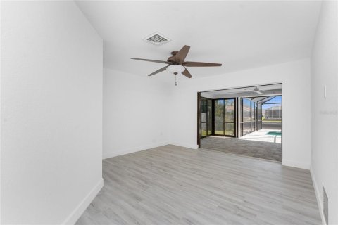 Villa ou maison à vendre à Port Charlotte, Floride: 3 chambres, 171.78 m2 № 1651165 - photo 13
