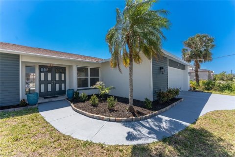 Villa ou maison à vendre à Port Charlotte, Floride: 3 chambres, 171.78 m2 № 1651165 - photo 2