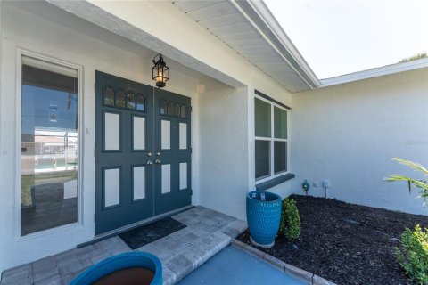 Villa ou maison à vendre à Port Charlotte, Floride: 3 chambres, 171.78 m2 № 1651165 - photo 3