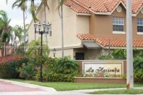 Снять в аренду кондоминиум в Хайалиа, Флорида 2 спальни, 102.19м2, № 1972972 - фото 4