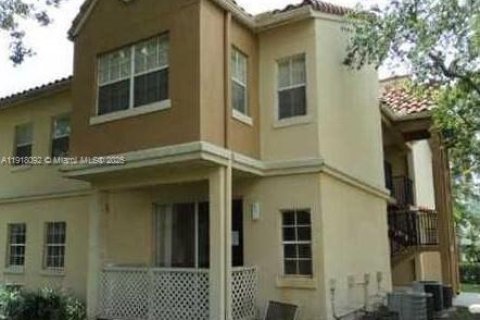 Снять в аренду кондоминиум в Хайалиа, Флорида 2 спальни, 102.19м2, № 1972972 - фото 3