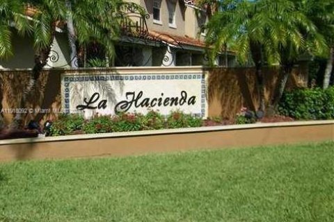 Снять в аренду кондоминиум в Хайалиа, Флорида 2 спальни, 102.19м2, № 1972972 - фото 1