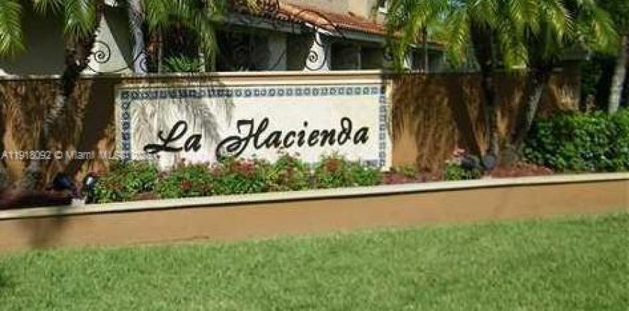 Кондоминиум с 2 спальнями в Хайалиа, Флорида № 1972972