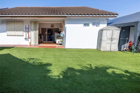 House in Miami, Florida 4 bedrooms, 158.68 sq.m. № 1687706 - photo 10