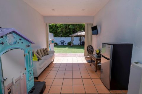 House in Miami, Florida 4 bedrooms, 158.68 sq.m. № 1687706 - photo 9