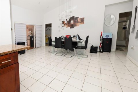 House in Miami, Florida 4 bedrooms, 158.68 sq.m. № 1687706 - photo 23