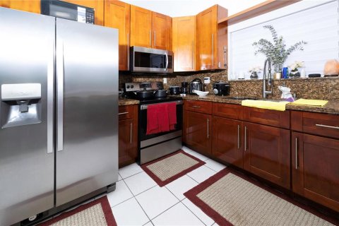 House in Miami, Florida 4 bedrooms, 158.68 sq.m. № 1687706 - photo 24