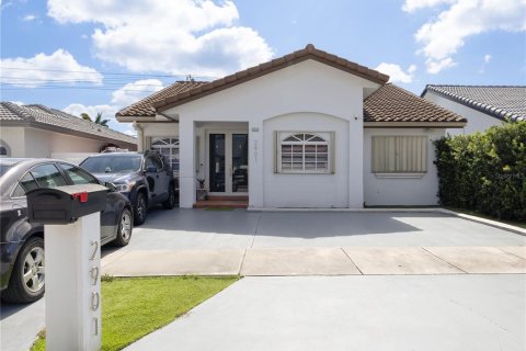 House in Miami, Florida 4 bedrooms, 158.68 sq.m. № 1687706 - photo 2