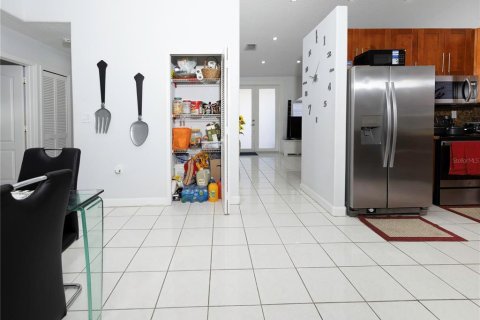House in Miami, Florida 4 bedrooms, 158.68 sq.m. № 1687706 - photo 16