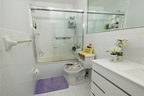 House in Miami, Florida 4 bedrooms, 158.68 sq.m. № 1687706 - photo 19