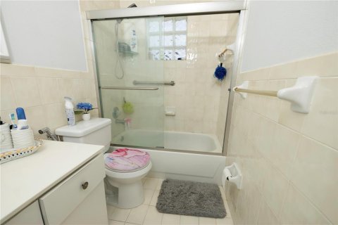 House in Miami, Florida 4 bedrooms, 158.68 sq.m. № 1687706 - photo 26