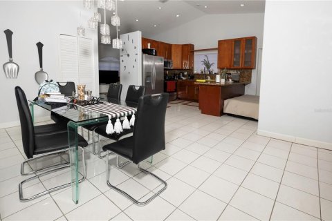 House in Miami, Florida 4 bedrooms, 158.68 sq.m. № 1687706 - photo 21