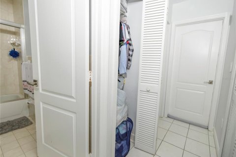 House in Miami, Florida 4 bedrooms, 158.68 sq.m. № 1687706 - photo 29